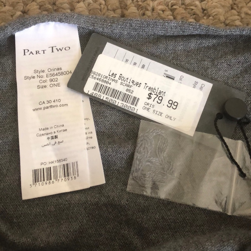 Les Boutiques Tremblant Orinas Gris Scarf